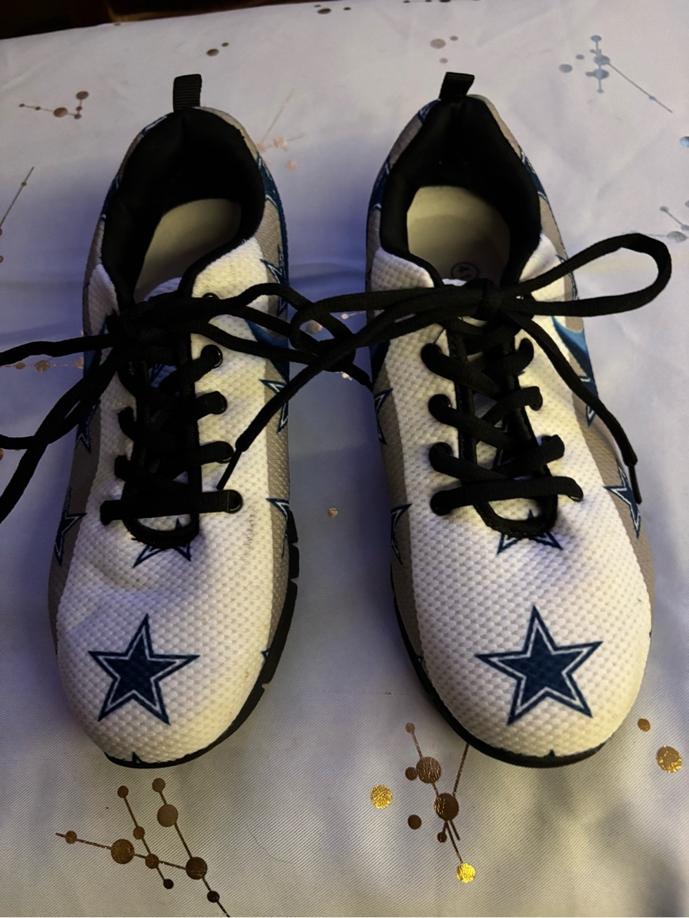 Source Unknown White Athletic Sneakers with Navy Star Accents